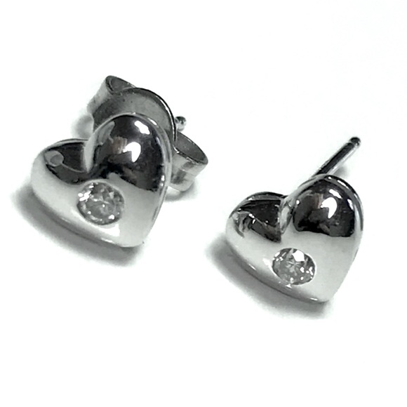 18KT WHITE GOLD & DIAMOND Heart Stud Earrings - Picture 5 of 10
